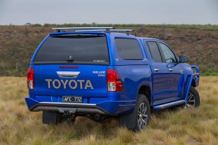 Новий захисний задній бампер Summit для Toyota Hilux 2015+